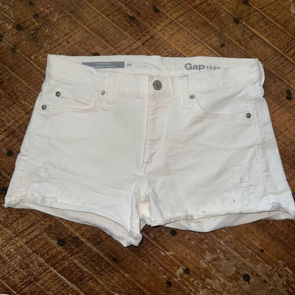 Gap white minimalist classic size 28R authentic summer shorts - Picture 1 of 3